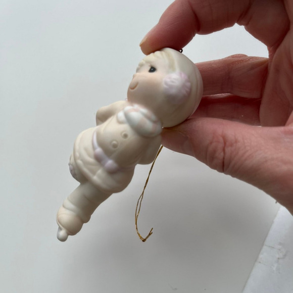 Precious Moments Dropping in for Christmas Ornament 1982 Vintage E-2369 - Picture 8 of 12